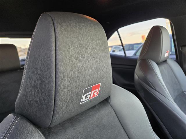 ヤリスクロス ハイブリッド　ＧＲスポーツ　純正ディスプレイオーディオ　パノラミックビューモニター　ハーフレザーシート　シートヒーター　ステアリングヒーター　ＬＥＤヘッドライト　オートライト　スマートキー　全周囲モニター　オートハイビーム（23枚目）