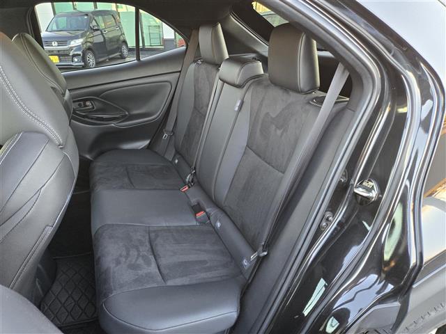 ヤリスクロス ハイブリッド　ＧＲスポーツ　純正ディスプレイオーディオ　パノラミックビューモニター　ハーフレザーシート　シートヒーター　ステアリングヒーター　ＬＥＤヘッドライト　オートライト　スマートキー　全周囲モニター　オートハイビーム（27枚目）