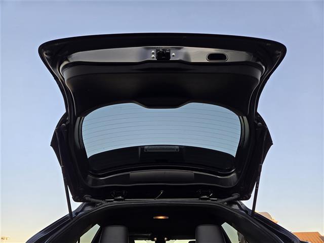 ヤリスクロス ハイブリッド　ＧＲスポーツ　純正ディスプレイオーディオ　パノラミックビューモニター　ハーフレザーシート　シートヒーター　ステアリングヒーター　ＬＥＤヘッドライト　オートライト　スマートキー　全周囲モニター　オートハイビーム（30枚目）