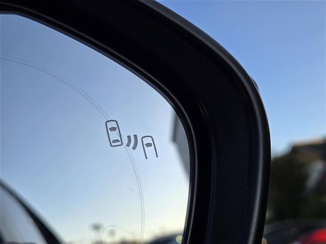 ヤリスクロス ハイブリッド　ＧＲスポーツ　純正ディスプレイオーディオ　パノラミックビューモニター　ハーフレザーシート　シートヒーター　ステアリングヒーター　ＬＥＤヘッドライト　オートライト　スマートキー　全周囲モニター　オートハイビーム（32枚目）