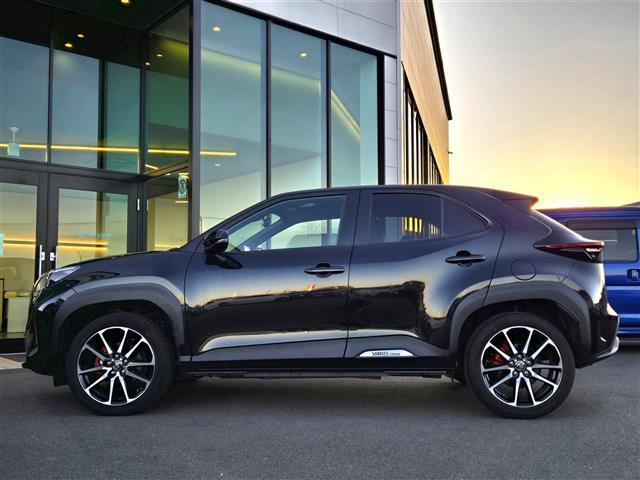 ヤリスクロス ハイブリッド　ＧＲスポーツ　純正ディスプレイオーディオ　パノラミックビューモニター　ハーフレザーシート　シートヒーター　ステアリングヒーター　ＬＥＤヘッドライト　オートライト　スマートキー　全周囲モニター　オートハイビーム（36枚目）