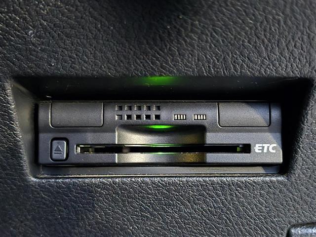 カローラフィールダー ハイブリッドG エアロツアラー・ダブルバイビー 純正7インチナビ Bluetooth接続 ドライブレコーダー バックカメラ 純正フロアマット 純正15インチアルミホイール ハーフレザーシート カーテンエアバッグ ドアバイザー オートライト ETC(7枚目)