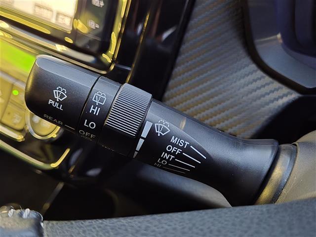 カローラフィールダー ハイブリッドG エアロツアラー・ダブルバイビー 純正7インチナビ Bluetooth接続 ドライブレコーダー バックカメラ 純正フロアマット 純正15インチアルミホイール ハーフレザーシート カーテンエアバッグ ドアバイザー オートライト ETC(17枚目)