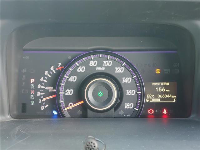 ステップワゴンスパーダ Ｚ　純正ナビ　クルーズコントロール　両側パワースライドドア　バックカメラ　純正１６インチＡＷ　ドライブレコーダー　ＬＥＤヘッドライト　ＥＴＣ　パドルシフト　純正フロアマット　フルセグＴＶ　スマートキー（9枚目）