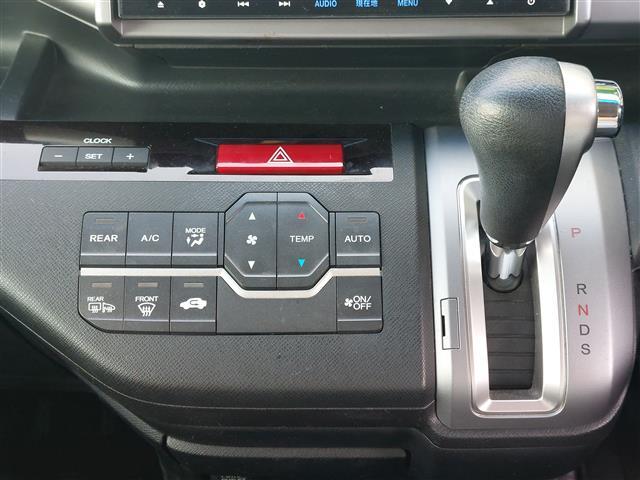 ステップワゴンスパーダ Ｚ　純正ナビ　クルーズコントロール　両側パワースライドドア　バックカメラ　純正１６インチＡＷ　ドライブレコーダー　ＬＥＤヘッドライト　ＥＴＣ　パドルシフト　純正フロアマット　フルセグＴＶ　スマートキー（11枚目）