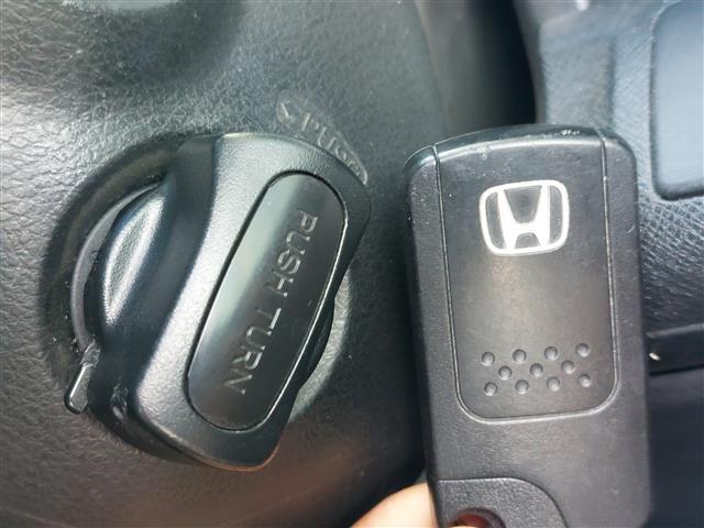 ステップワゴンスパーダ Ｚ　純正ナビ　クルーズコントロール　両側パワースライドドア　バックカメラ　純正１６インチＡＷ　ドライブレコーダー　ＬＥＤヘッドライト　ＥＴＣ　パドルシフト　純正フロアマット　フルセグＴＶ　スマートキー（18枚目）