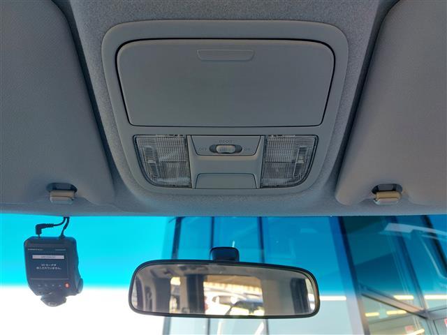 ステップワゴンスパーダ Ｚ　純正ナビ　クルーズコントロール　両側パワースライドドア　バックカメラ　純正１６インチＡＷ　ドライブレコーダー　ＬＥＤヘッドライト　ＥＴＣ　パドルシフト　純正フロアマット　フルセグＴＶ　スマートキー（19枚目）