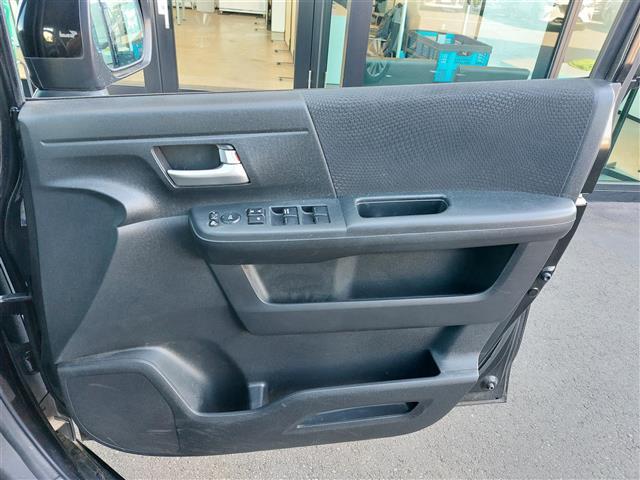 ステップワゴンスパーダ Ｚ　純正ナビ　クルーズコントロール　両側パワースライドドア　バックカメラ　純正１６インチＡＷ　ドライブレコーダー　ＬＥＤヘッドライト　ＥＴＣ　パドルシフト　純正フロアマット　フルセグＴＶ　スマートキー（33枚目）