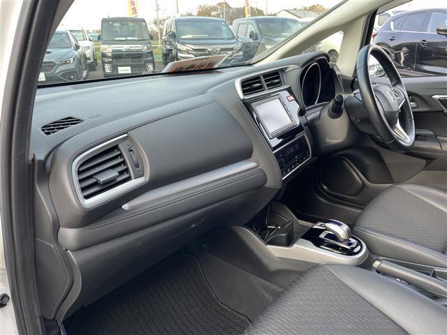 フィットハイブリッド Lパッケージ 純正ナビ バックカメラ ETC 衝突軽減 横滑り防止 クルーズコントロール ハーフレザーシート LEDヘッドライト コンフォートビューパッケージ あんしんパッケージ AUTOライト ナビ&TV LED(24枚目)