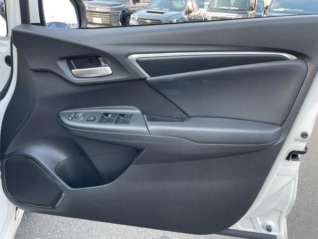 フィットハイブリッド Lパッケージ 純正ナビ バックカメラ ETC 衝突軽減 横滑り防止 クルーズコントロール ハーフレザーシート LEDヘッドライト コンフォートビューパッケージ あんしんパッケージ AUTOライト ナビ&TV LED(30枚目)