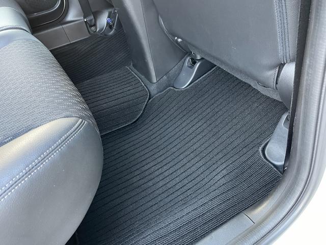 フィットハイブリッド Lパッケージ 純正ナビ バックカメラ ETC 衝突軽減 横滑り防止 クルーズコントロール ハーフレザーシート LEDヘッドライト コンフォートビューパッケージ あんしんパッケージ AUTOライト ナビ&TV LED(33枚目)