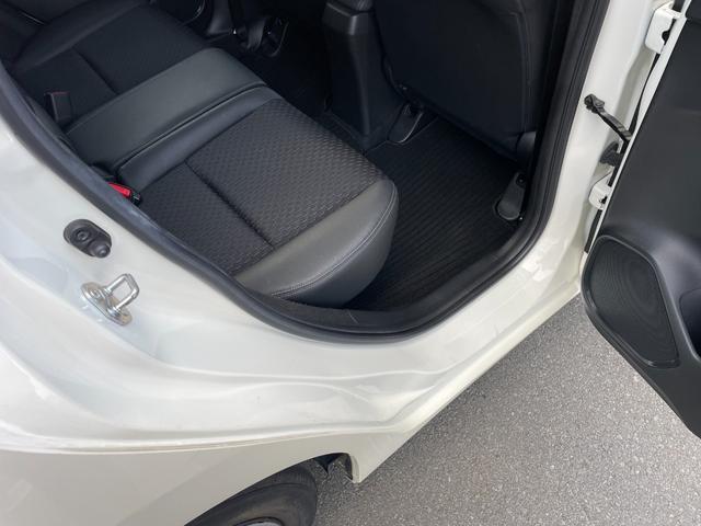 フィットハイブリッド Lパッケージ 純正ナビ バックカメラ ETC 衝突軽減 横滑り防止 クルーズコントロール ハーフレザーシート LEDヘッドライト コンフォートビューパッケージ あんしんパッケージ AUTOライト ナビ&TV LED(38枚目)