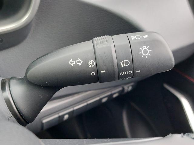 カローラスポーツ ハイブリッドＧ　Ｚ　トヨタセーフティセンス　レーダークルーズコントロール　コーナーセンサー　純正ディスプレイオーディオ　バックカメラ　ＥＴＣ　シートヒーター　ＬＥＤヘッドライト　純正１８インチアルミホイール　スマートキー（17枚目）