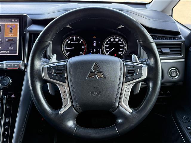 デリカＤ：５ Ｇ　パワーパッケージ　１１型ナビ　１０型後席モニター全方位カメラ　電動サイドステップ　ＪＡＯＳフロントリアスキットバー　リアラダー　マッドガード　衝突軽減　レーダークルーズコントロール　シートヒーター　ステアリングヒーター（5枚目）