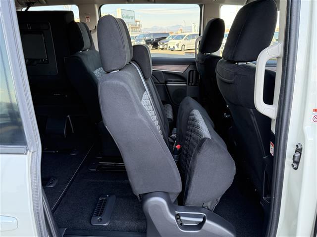 デリカＤ：５ Ｇ　パワーパッケージ　１１型ナビ　１０型後席モニター全方位カメラ　電動サイドステップ　ＪＡＯＳフロントリアスキットバー　リアラダー　マッドガード　衝突軽減　レーダークルーズコントロール　シートヒーター　ステアリングヒーター（17枚目）