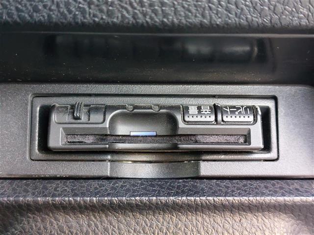 ノア Si ダブルバイビー SDナビ 両側パワースライド バックカメラ ハーフレザーシート プリクラッシュセーフティ レーンディパーチャーアラート 先行車発進告知 オートマチックハイビーム 社外アルミ付冬タイヤ有 禁煙車 ETC(6枚目)