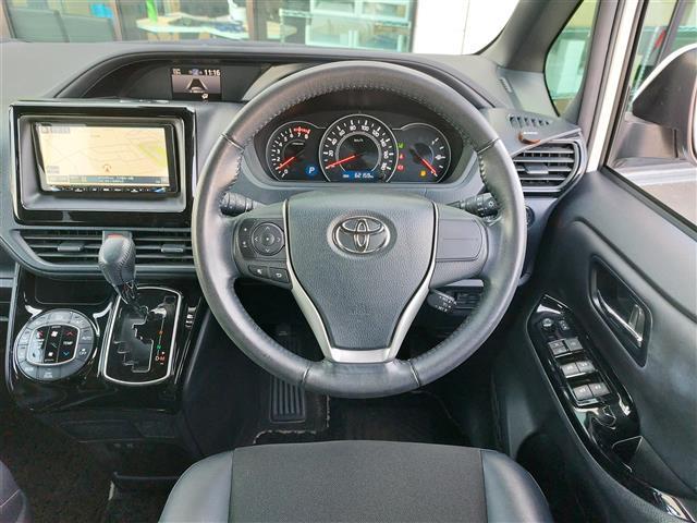 ノア Si ダブルバイビー SDナビ 両側パワースライド バックカメラ ハーフレザーシート プリクラッシュセーフティ レーンディパーチャーアラート 先行車発進告知 オートマチックハイビーム 社外アルミ付冬タイヤ有 禁煙車 ETC(7枚目)