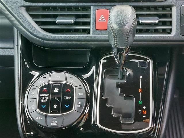 ノア Si ダブルバイビー SDナビ 両側パワースライド バックカメラ ハーフレザーシート プリクラッシュセーフティ レーンディパーチャーアラート 先行車発進告知 オートマチックハイビーム 社外アルミ付冬タイヤ有 禁煙車 ETC(10枚目)