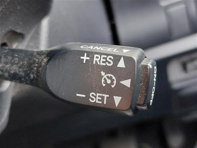 ノア Si ダブルバイビー SDナビ 両側パワースライド バックカメラ ハーフレザーシート プリクラッシュセーフティ レーンディパーチャーアラート 先行車発進告知 オートマチックハイビーム 社外アルミ付冬タイヤ有 禁煙車 ETC(18枚目)