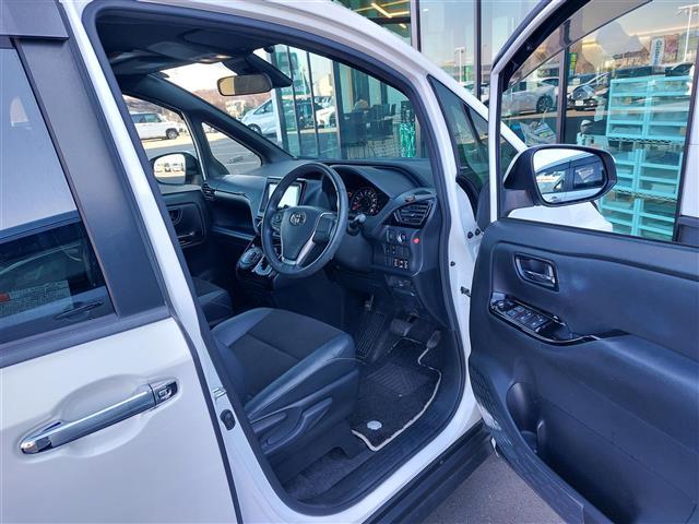 ノア Si ダブルバイビー SDナビ 両側パワースライド バックカメラ ハーフレザーシート プリクラッシュセーフティ レーンディパーチャーアラート 先行車発進告知 オートマチックハイビーム 社外アルミ付冬タイヤ有 禁煙車 ETC(21枚目)