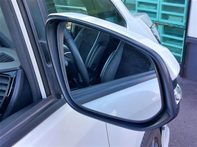 ノア Si ダブルバイビー SDナビ 両側パワースライド バックカメラ ハーフレザーシート プリクラッシュセーフティ レーンディパーチャーアラート 先行車発進告知 オートマチックハイビーム 社外アルミ付冬タイヤ有 禁煙車 ETC(34枚目)