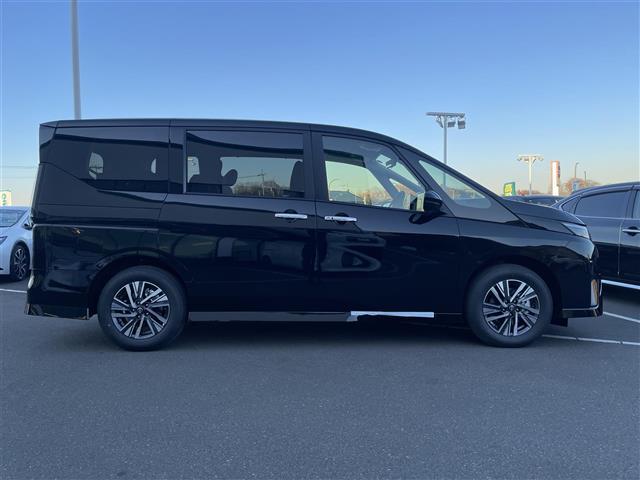 セレナ e-パワー ハイウェイスターV 登録済未使用車 12型ナビ 全方位カメラ ETC2.0 プロパイロット インテリジェントルームミラー 後席モニター ドライブレコーダー LEDライト コーナーセンサー 衝突軽減ブレーキ VDC LDP(35枚目)