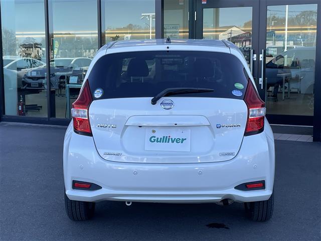 ノート e-パワー メダリスト 純正ナビ アラウンドビューモニター 前後ソナー ETC LEDヘッドライト 車線逸脱防止支援システム プッシュスタート シートカバー 純正15インチAW 純正フロアマット 取扱説明書 スマートキー×2(36枚目)