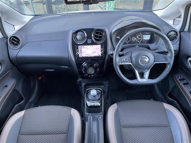 ノート e-パワー メダリスト 純正ナビ アラウンドビューモニター 前後ソナー ETC LEDヘッドライト 車線逸脱防止支援システム プッシュスタート シートカバー 純正15インチAW 純正フロアマット 取扱説明書 スマートキー×2(42枚目)