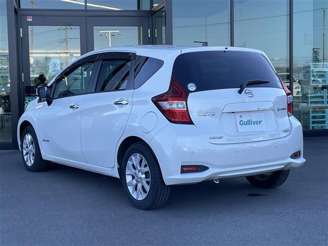 ノート e-パワー メダリスト 純正ナビ アラウンドビューモニター 前後ソナー ETC LEDヘッドライト 車線逸脱防止支援システム プッシュスタート シートカバー 純正15インチAW 純正フロアマット 取扱説明書 スマートキー×2(43枚目)