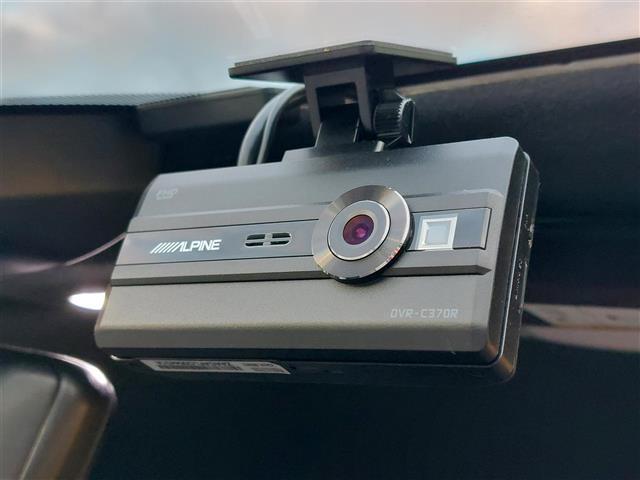 ハイエースバン 　ワンオーナー　アルパイン１１型ＤＡ　全方位カメラ　モデリスタエアロ　ベッドキット　デジタルインナーミラー　ＥＴＣ　前後ドライブレコーダー　衝突軽減ブレーキ　横滑り防止　社外１５インチＡＷ　革調カバー（7枚目）