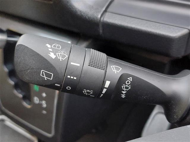 ハイエースバン 　ワンオーナー　アルパイン１１型ＤＡ　全方位カメラ　モデリスタエアロ　ベッドキット　デジタルインナーミラー　ＥＴＣ　前後ドライブレコーダー　衝突軽減ブレーキ　横滑り防止　社外１５インチＡＷ　革調カバー（21枚目）