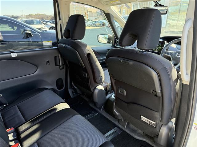 セレナ ｅ－パワー　ハイウェイスターＶ　ワンオーナー純正ナビナビ連動ドライブレコーダープロパイロットアラウンドビューモニターブラインドスポットモニターデジタルインナーミラー両側パワースライドドア　３６０°カメラ　エマジェンシーブレーキ（19枚目）