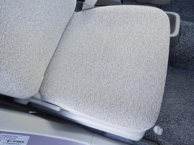 X Lパッケージ 車検整備2年付き 助手席サイドリフトアップ車Aタイプ 手動車いす用収納装置 1オーナー 禁煙車 CDデッキ スマートキー オートA/C 新品バッテリー 記録簿H27/28/R3年度有り全ディーラー整備(16枚目)