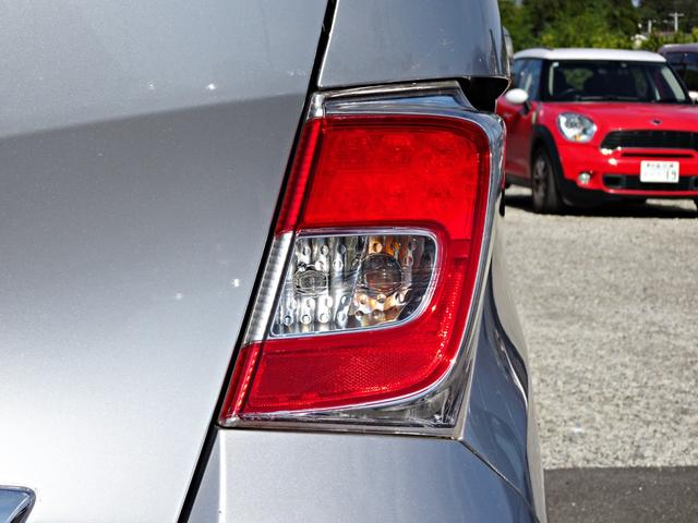 フリード X サイドリフトアップシート 禁煙車 メモリーナビ DVD ワンセグ Bカメラ BT音楽 スマートキー ETC オートエアコン ステアリモコン 左電動スライドドア HID 社外15インチAW Tチェーン(64枚目)