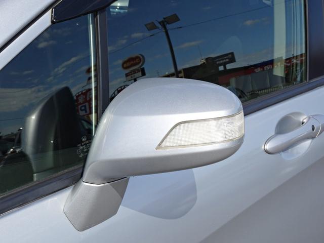 フリード X サイドリフトアップシート 禁煙車 メモリーナビ DVD ワンセグ Bカメラ BT音楽 スマートキー ETC オートエアコン ステアリモコン 左電動スライドドア HID 社外15インチAW Tチェーン(65枚目)