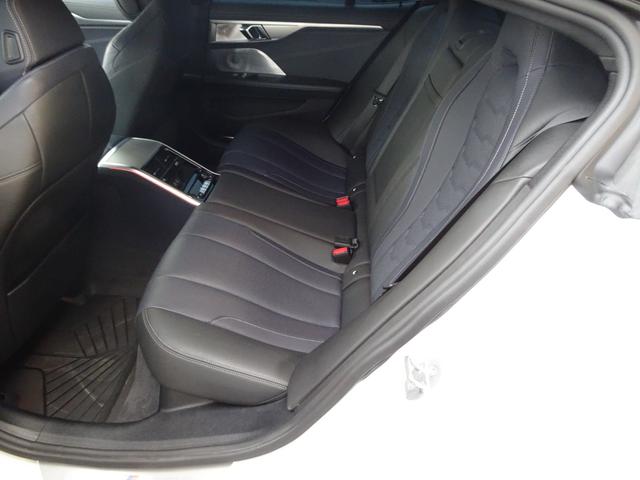 8シリーズ M850i xDrive グランクーペ 4WD 禁煙車 ガラスサンルーフ B&Wダイヤモンドサラウンド 3Dデザインエアロ 3Dデザインマフラー H&Rダウンサス ナビ ETC アラウンドビュー 本革シート シートヒーター&ベンチレーション(21枚目)