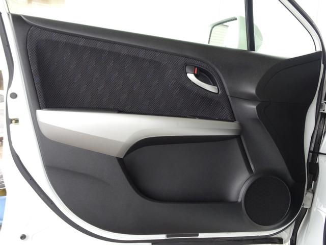 ストリーム RSZ 車検整備2年付 禁煙車 HDDナビ DVD再生 音楽録音 フルセグ バックカメラ キーレス ETC パドルシフト 純正17AW HIDライト タイミングチェーン ウインカーミラー(48枚目)