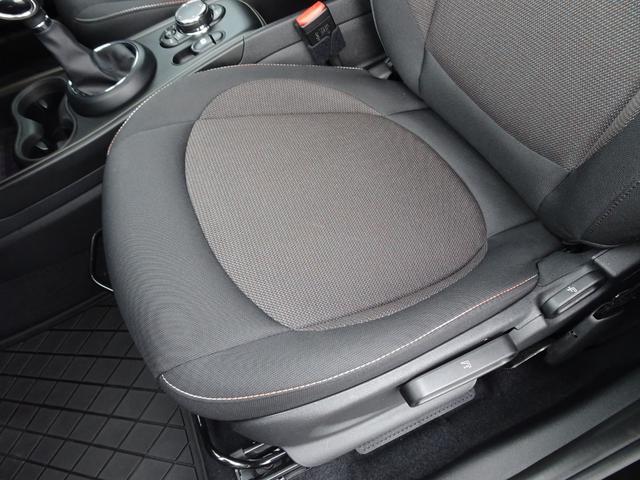 ＭＩＮＩ クーパーＤ　クロスオーバー　禁煙　ナビ　フルセグ　Ｂカメラ　ＵＳＢ　ＡＵＸ　ＢＴ音楽　スマートキー２本　ＥＴＣ　追従クルコン　シートヒーター　Ａストップ　衝突軽減　ＬＥＤライト　記録簿Ｒ１／２／３／５／７年度有り全ディーラー整備（16枚目）