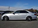 Eクラスが入庫致しました♪ラルグス車高調、社外エアロ、AMG19インチホイールでカスタムされた車両です♪内外装共にコンディションの良い車両ですのでお早めにご検討下さいませ♪