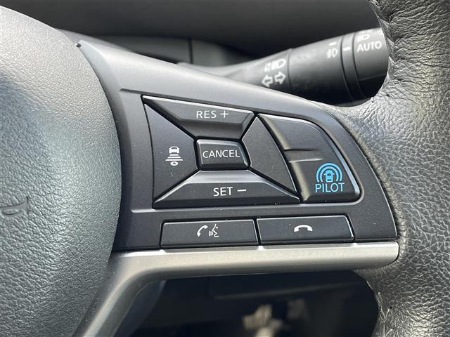 セレナ ｅ－パワー　ハイウェイスターＶ　プロパイロット　純正１０インチナビ　Ｂｌｕ－ｒａｙ／ＤＴＶ／Ｂｌｕｅｔｏｏｔｈ　アラウンドビューモニター　両側パワースライドドア　純正フリップダウンモニター　ＬＥＤオートライト　ＢＳＭ　ＥＴＣ（4枚目）