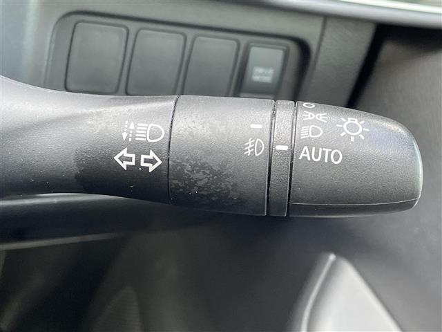 セレナ ｅ－パワー　ハイウェイスターＶ　プロパイロット　純正１０インチナビ　Ｂｌｕ－ｒａｙ／ＤＴＶ／Ｂｌｕｅｔｏｏｔｈ　アラウンドビューモニター　両側パワースライドドア　純正フリップダウンモニター　ＬＥＤオートライト　ＢＳＭ　ＥＴＣ（13枚目）