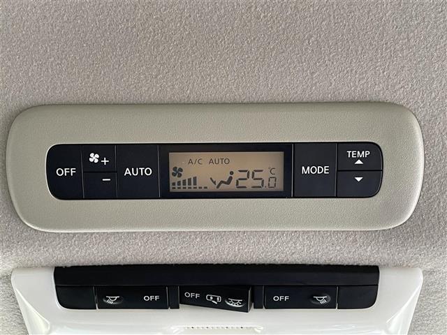 セレナ ｅ－パワー　ハイウェイスターＶ　プロパイロット　純正１０インチナビ　Ｂｌｕ－ｒａｙ／ＤＴＶ／Ｂｌｕｅｔｏｏｔｈ　アラウンドビューモニター　両側パワースライドドア　純正フリップダウンモニター　ＬＥＤオートライト　ＢＳＭ　ＥＴＣ（17枚目）