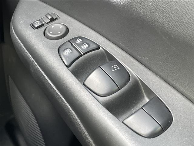 セレナ ｅ－パワー　ハイウェイスターＶ　プロパイロット　純正１０インチナビ　Ｂｌｕ－ｒａｙ／ＤＴＶ／Ｂｌｕｅｔｏｏｔｈ　アラウンドビューモニター　両側パワースライドドア　純正フリップダウンモニター　ＬＥＤオートライト　ＢＳＭ　ＥＴＣ（18枚目）
