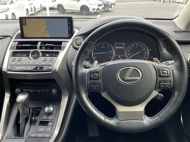 ＮＸ ＮＸ３００　Ｉパッケージ　レクサスセーフティセンス　純正ナビ　ＤＶＤ／Ｂｌｕ－ｒａｙ／ＤＴＶ／Ｂｌｕｅｔｏｏｔｈ／ＵＳＢ　サイド／バックカメラ　レーダークルーズ　レーンキープ　黒革シート　クリアランスソナー　三眼ＬＥＤ　ＥＴＣ（2枚目）