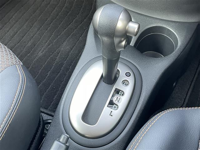 ノート メダリスト　エマージェンシーブレーキ　純正ＳＤナビ　ＤＶＤ／ＤＴＶ／Ｂｌｕｅｔｏｏｔｈ　アラウンドビューモニター　純正ホイール付きサマータイヤ積込　ステアリングスイッチ　スマートキー　コーナーセンサー　ＬＥＤ（9枚目）