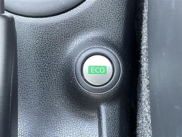 ノート メダリスト　エマージェンシーブレーキ　純正ＳＤナビ　ＤＶＤ／ＤＴＶ／Ｂｌｕｅｔｏｏｔｈ　アラウンドビューモニター　純正ホイール付きサマータイヤ積込　ステアリングスイッチ　スマートキー　コーナーセンサー　ＬＥＤ（10枚目）