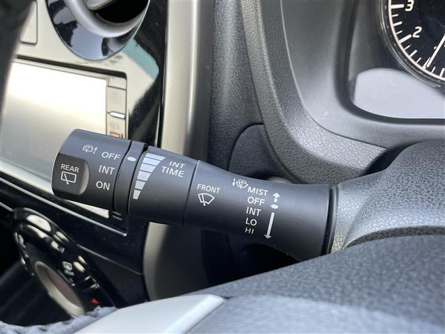 ノート メダリスト　エマージェンシーブレーキ　純正ＳＤナビ　ＤＶＤ／ＤＴＶ／Ｂｌｕｅｔｏｏｔｈ　アラウンドビューモニター　純正ホイール付きサマータイヤ積込　ステアリングスイッチ　スマートキー　コーナーセンサー　ＬＥＤ（13枚目）