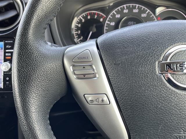 ノート メダリスト　エマージェンシーブレーキ　純正ＳＤナビ　ＤＶＤ／ＤＴＶ／Ｂｌｕｅｔｏｏｔｈ　アラウンドビューモニター　純正ホイール付きサマータイヤ積込　ステアリングスイッチ　スマートキー　コーナーセンサー　ＬＥＤ（15枚目）