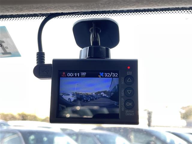 ノート メダリスト　エマージェンシーブレーキ　純正ＳＤナビ　ＤＶＤ／ＤＴＶ／Ｂｌｕｅｔｏｏｔｈ　アラウンドビューモニター　純正ホイール付きサマータイヤ積込　ステアリングスイッチ　スマートキー　コーナーセンサー　ＬＥＤ（18枚目）