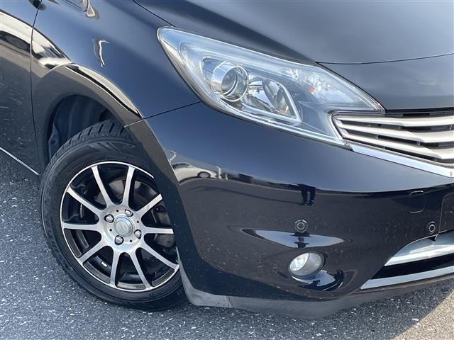 ノート メダリスト　エマージェンシーブレーキ　純正ＳＤナビ　ＤＶＤ／ＤＴＶ／Ｂｌｕｅｔｏｏｔｈ　アラウンドビューモニター　純正ホイール付きサマータイヤ積込　ステアリングスイッチ　スマートキー　コーナーセンサー　ＬＥＤ（32枚目）